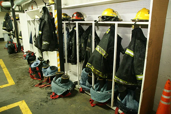 Parque del equipamiento afectado por la lluvia de aceite en el incendio.