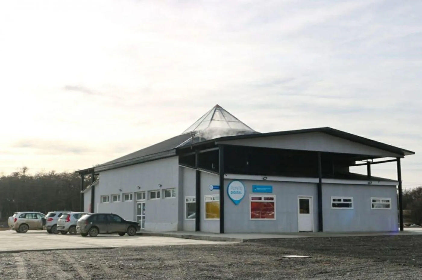 Líder y Montiel usarán la explanada de la YPF para el ascenso y descenso de pasajeros. La terminal de ómnibus de Tolhuin funciona como oficinas munici