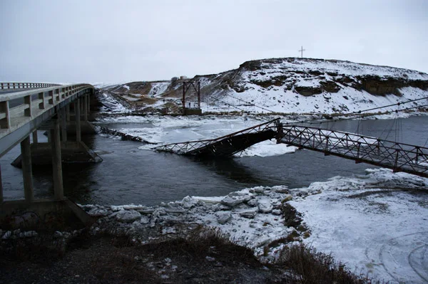 El 5 de agosto de 2011, el puente colgante cedía defintivamente.