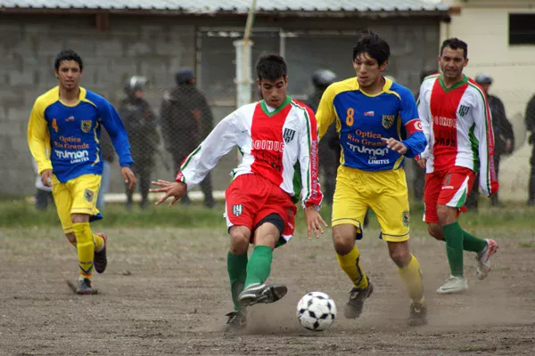 Real Madrid y Club Camioneros, sin fecha para jugar la final del fútbol local.