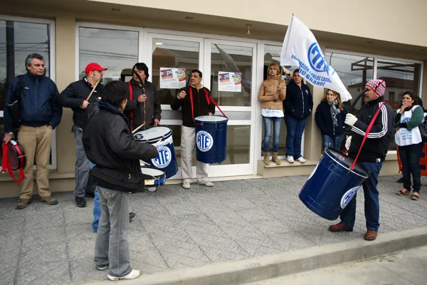 ATE reclamó recomposición salarial en el acceso a la Expo Académica