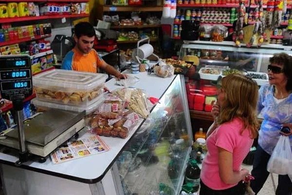 Los almacenes de la ciudad acaparan solo el 20 por ciento del total de ventas de alimentos.