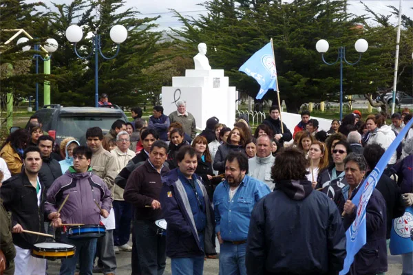 La manifestación congregó a un centenar de trabajadores.