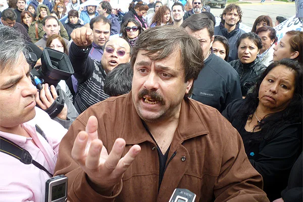 Alejandro Pérez, durante el tenso diálogo con los concejales.