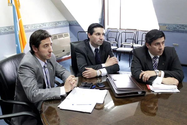 Daniel Facio y sus colaboradores, durante la reunión en la Legislatura.