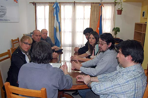 Los ediles, durante el contacto con el Delegado del Gobierno provincial.