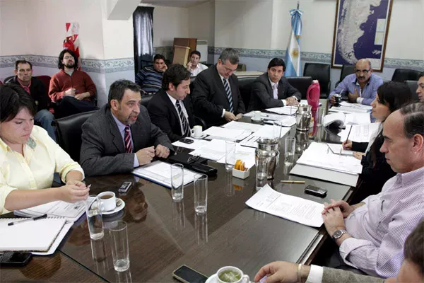 Gustavo Zanone, durante su breve alocuión ante los parlamentarios.