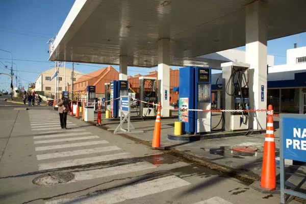 La estación de servicio permanece cerrada desde que se detectó la contaminación de las napas.