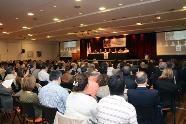 Auditorio a pleno al momento de hacer uso la palabra el Intendente de Ushuaia.