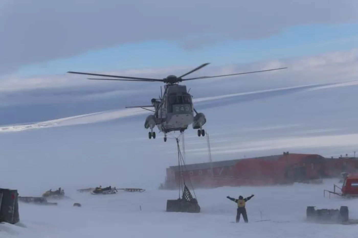 Relevo de dotación y reabastecimiento de la Base Conjunta Antártica "Belgrano 2"