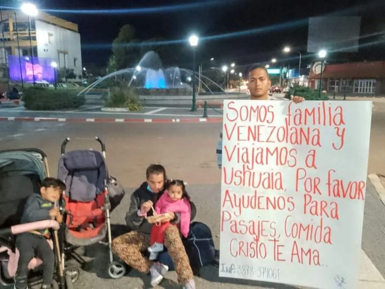 Matrimonio venezolano pide ayuda para llegar a Ushuaia.