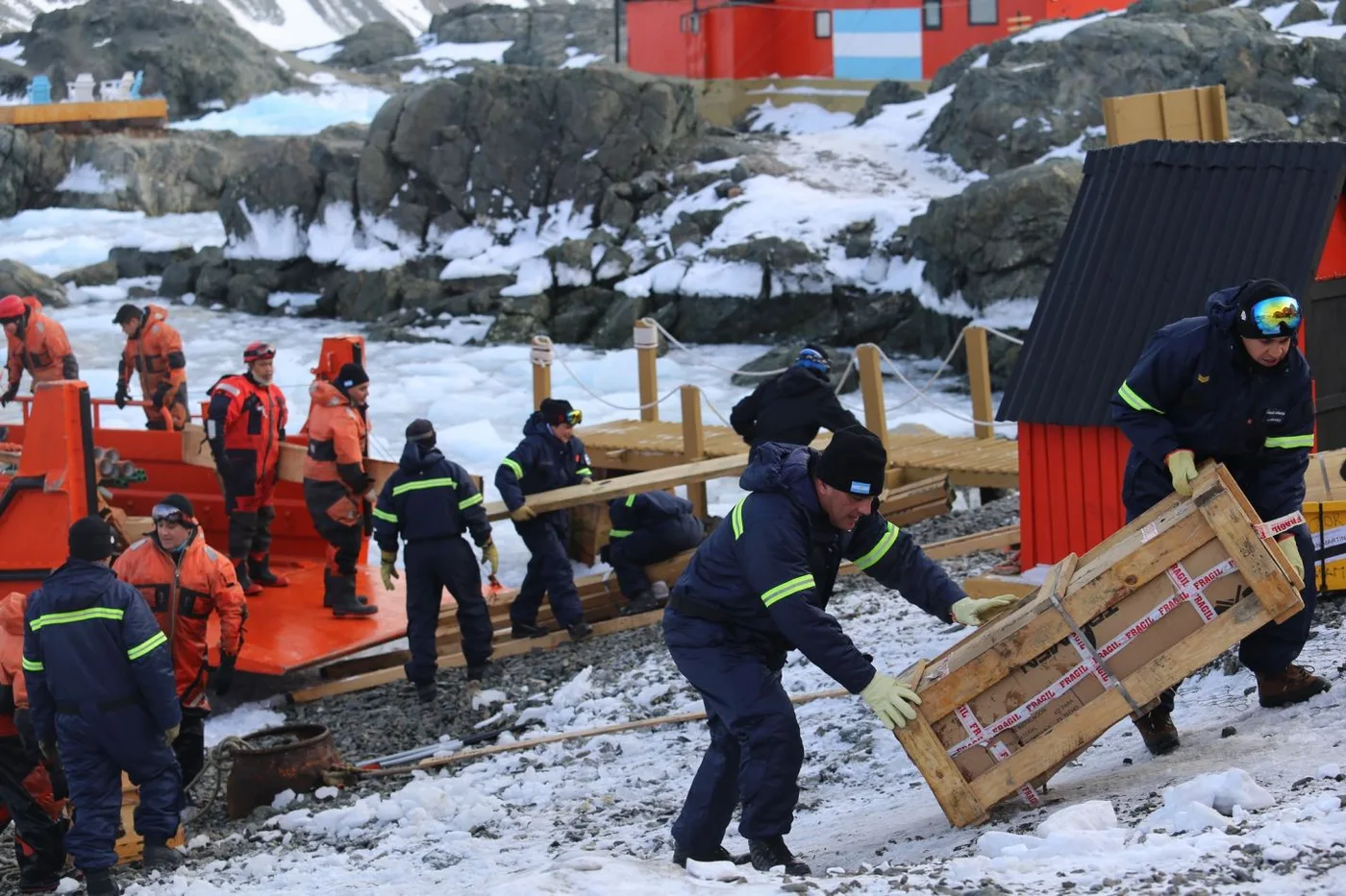 Abastecimiento de la Base Antártica Conjunta San Martín