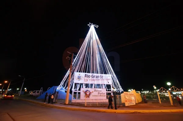 El árbol navideño será encendido a la hora cero del sábado 8 de diciembre.