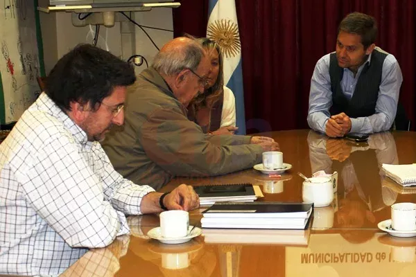 Roberto Domecq, en diálogo con el intendente Federico Sciurano.