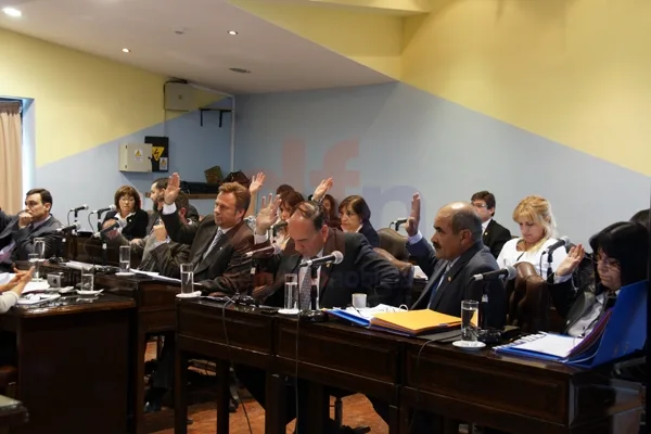 Los legisladores votan el Presupuesto 2013.