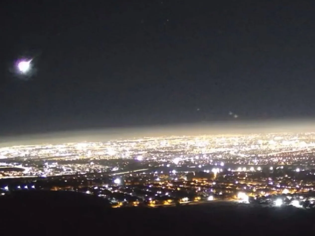 Bola de fuego en el cielo “iluminó” la Cordillera de los Andes.