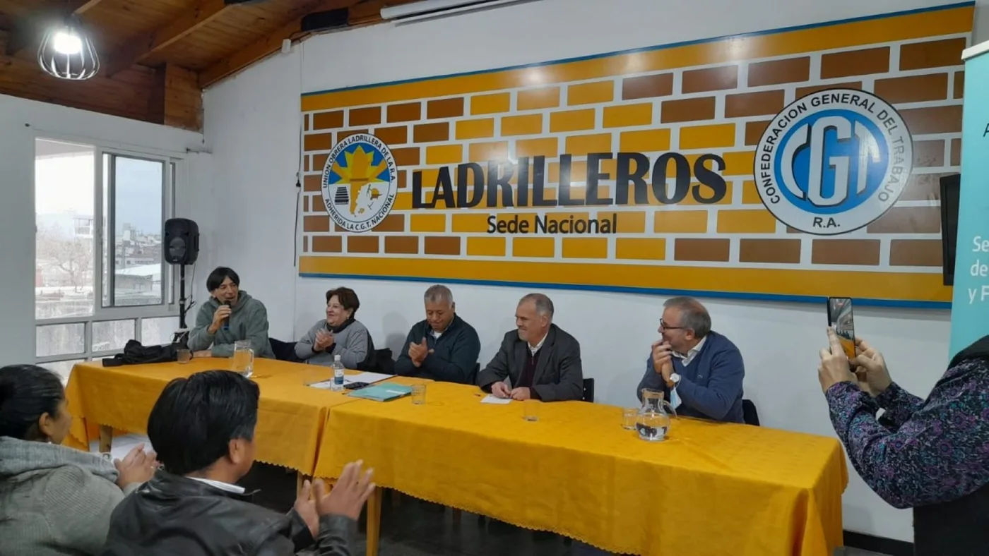 La UOLRA firmó un convenio con la senaf