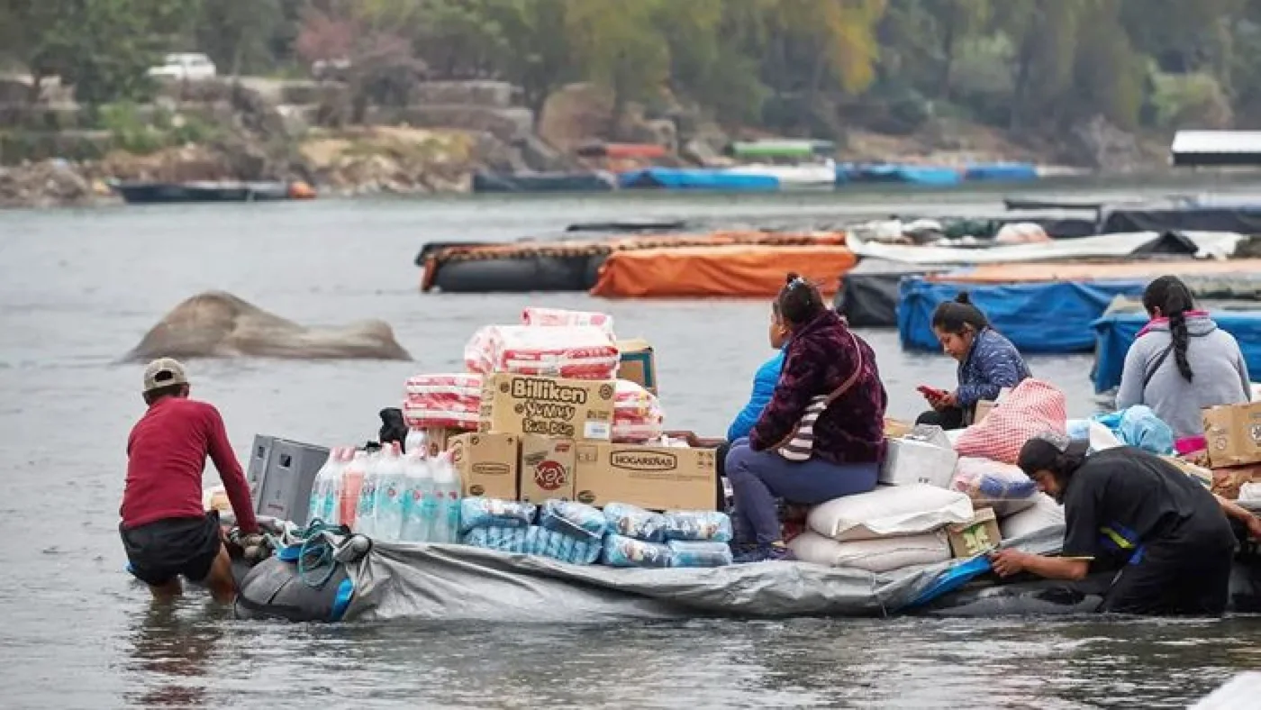 Bolivianos revolucionan la frontera y arrasan con los productos de almacén