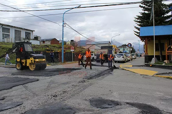 La labor se enmarcó en el plan de asfaltado encarado por la Municipalidad de Ushuaia.