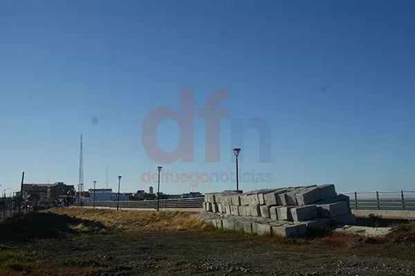 El tramo final del muro costanero sigue cerrado al público.