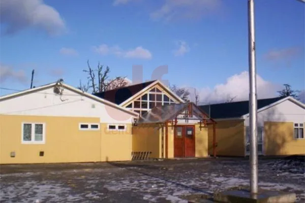 La escuela de Tolhuin, según los docentes, tiene severos problemas edilicios.