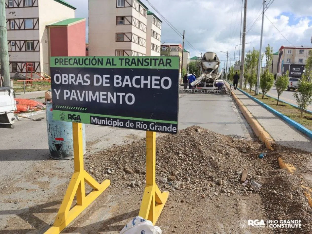 Continúan las obras de bacheo y hormigón