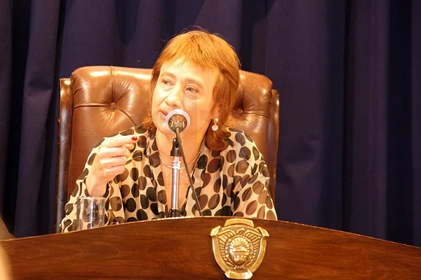 Fabiana Ríos, durante el inicio de su discurso ante la Legislatura.