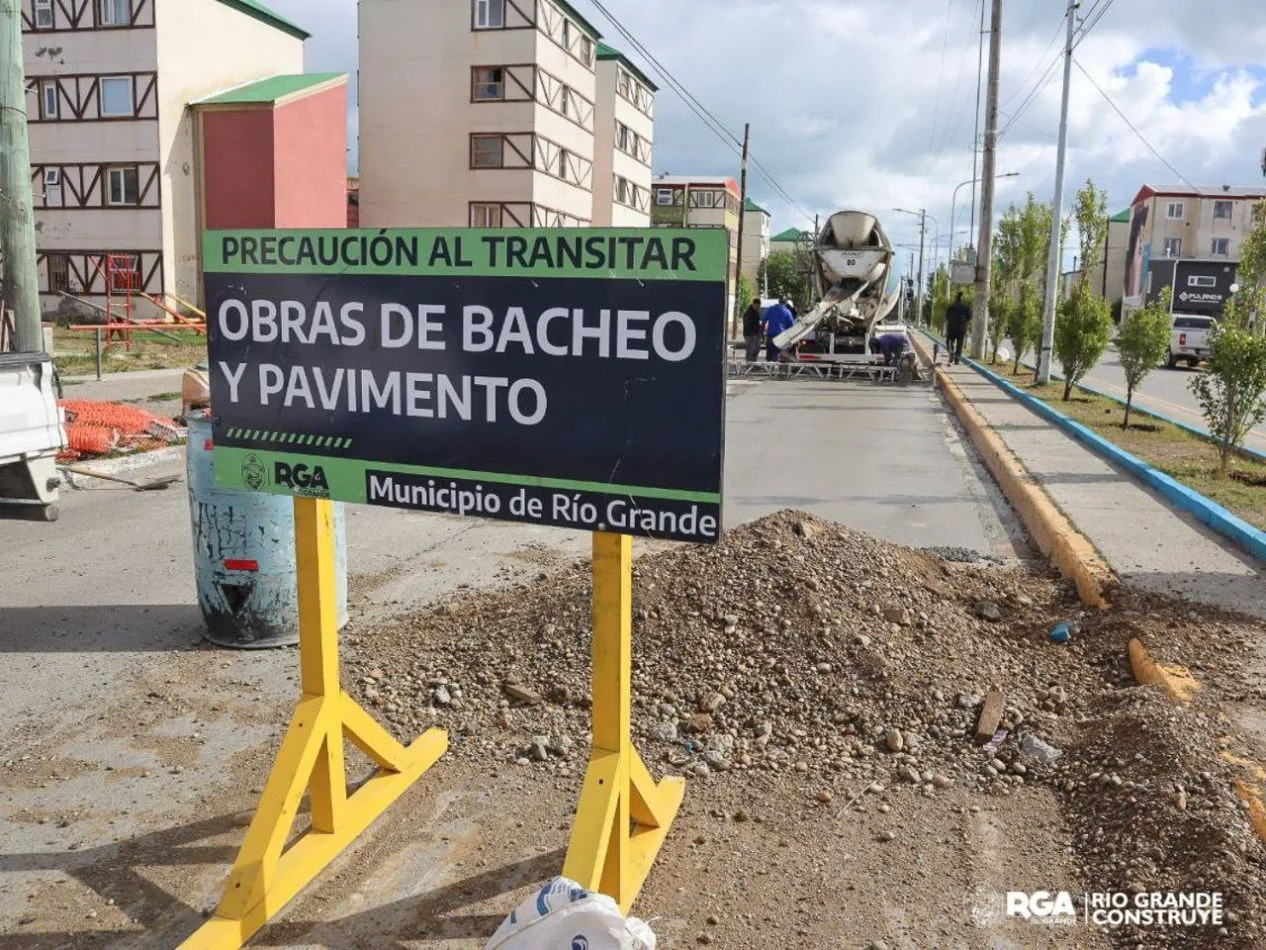 Bacheo y pavimentación en toda la ciudad