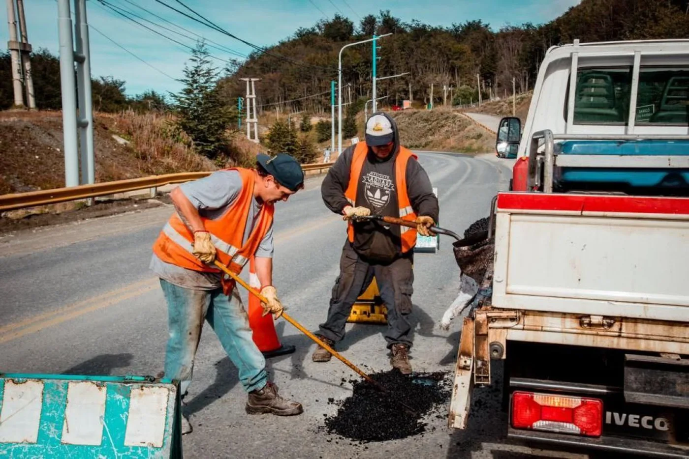 Continúan los trabajos de bacheo en calles de Ushuaia