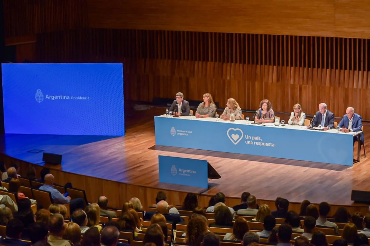 La Ministra de Salud de la provincia, Dra. Judit Di Giglio estuvo presente en la jornada “Un País, Una respuesta”.