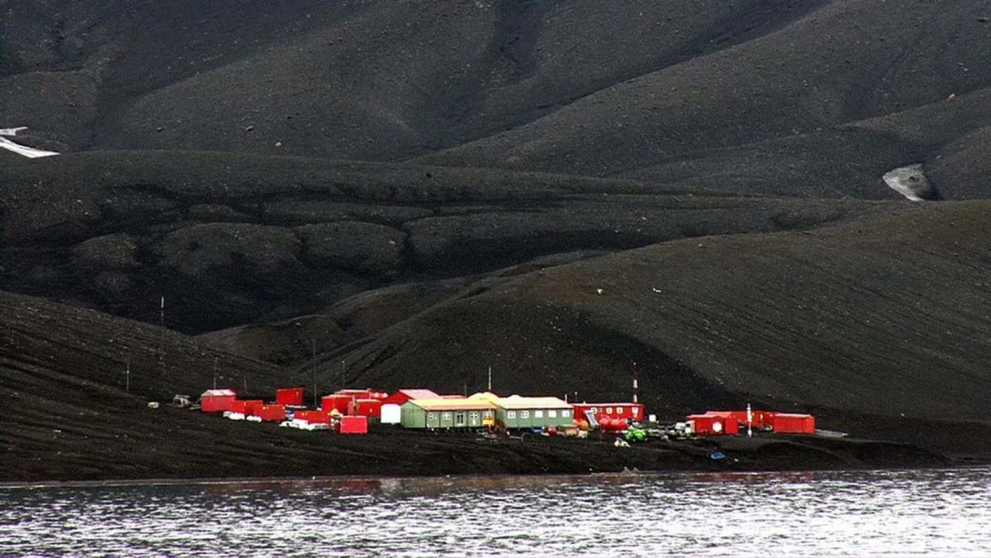 Isla Decepción, situada en la península antártica.