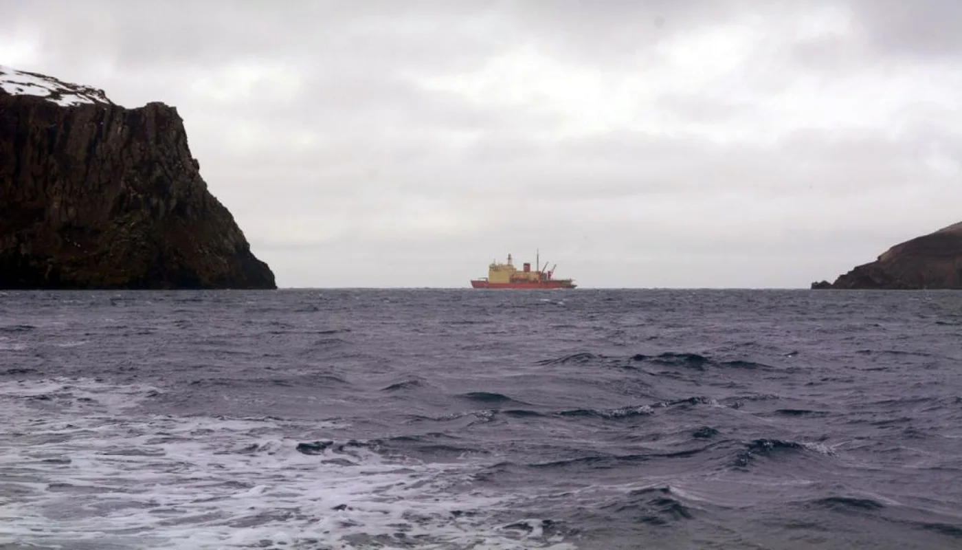 El ARA Almirante Irizar, culminó la Campaña Antártica.