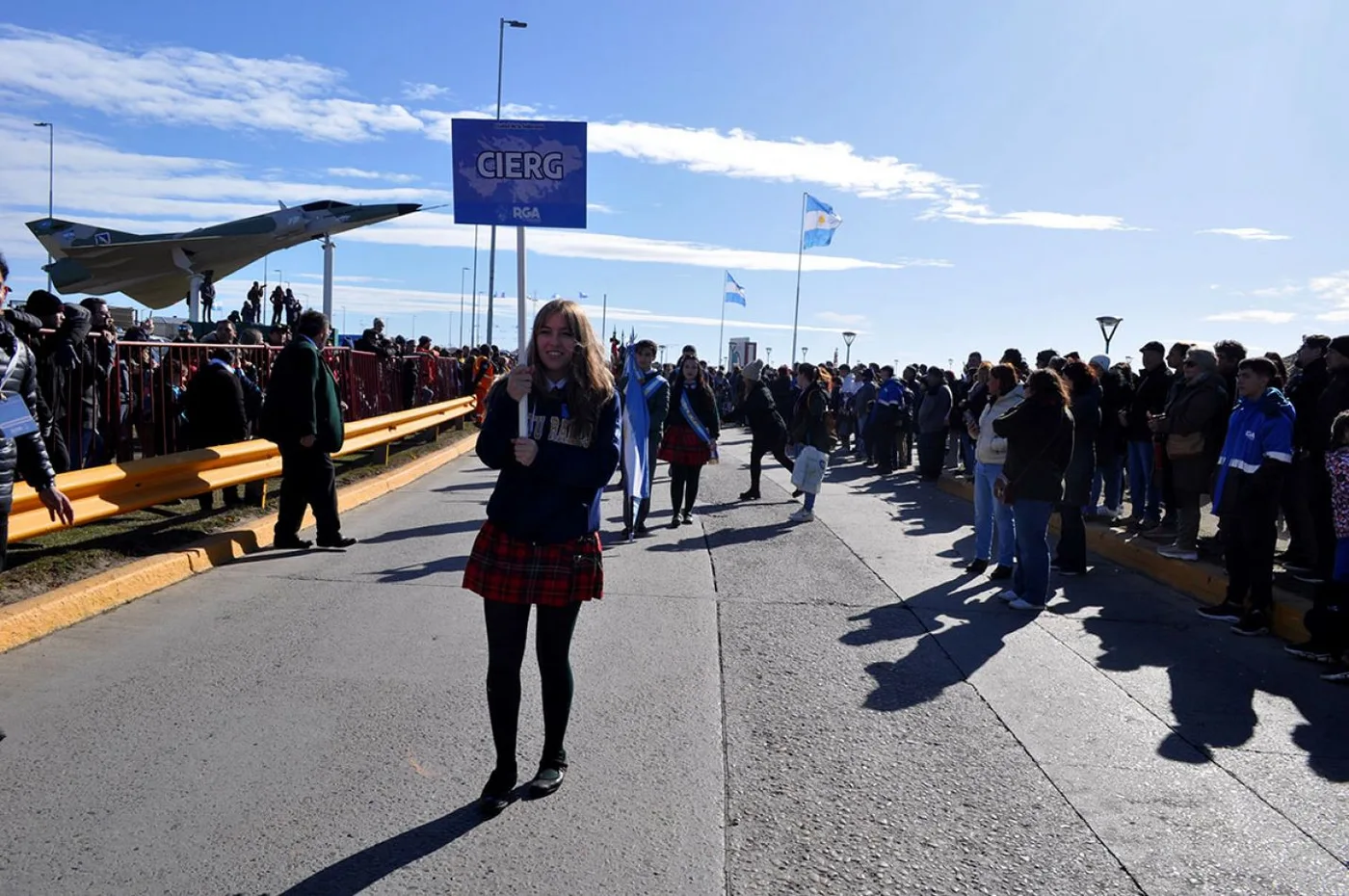 La UTN, UCES y las instituciones de la Fundatec, dijeron presente en el desfile por el 2 de abril.