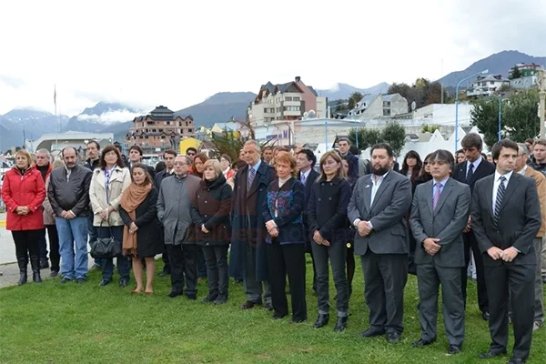 Las autoridades presentes en el acto central realizado en Ushuaia.