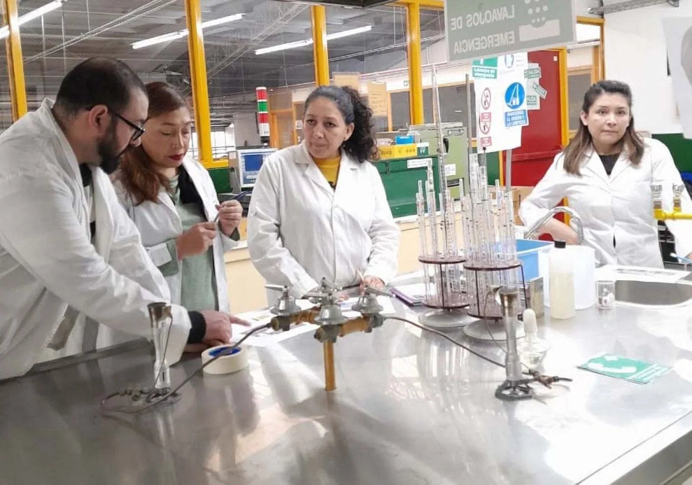 Iniciativa de actualización en el uso del laboratorio para escuelas primarias