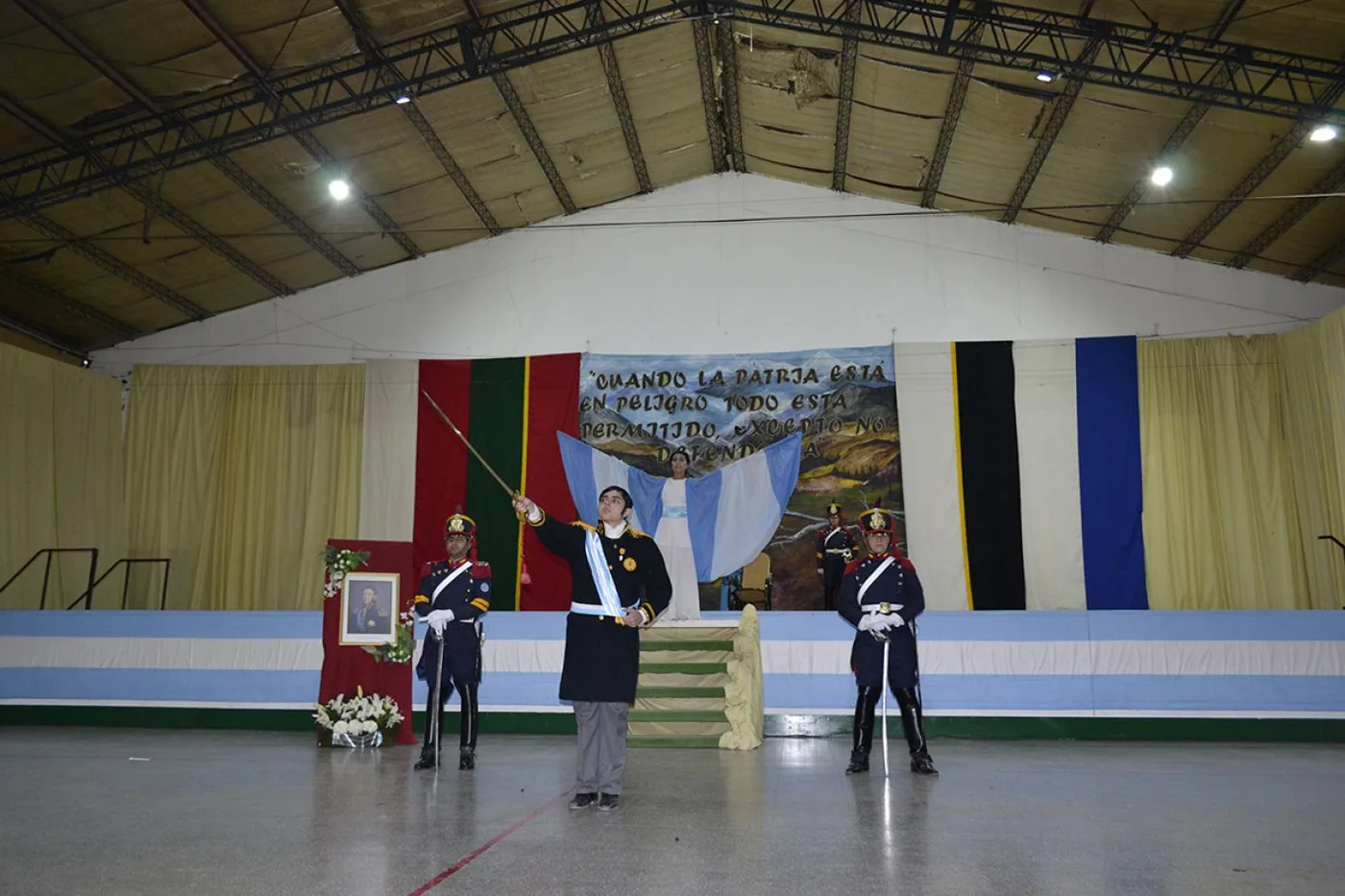 Los Granaderos a Caballo, participaron del acto que se realizó en la UTN.