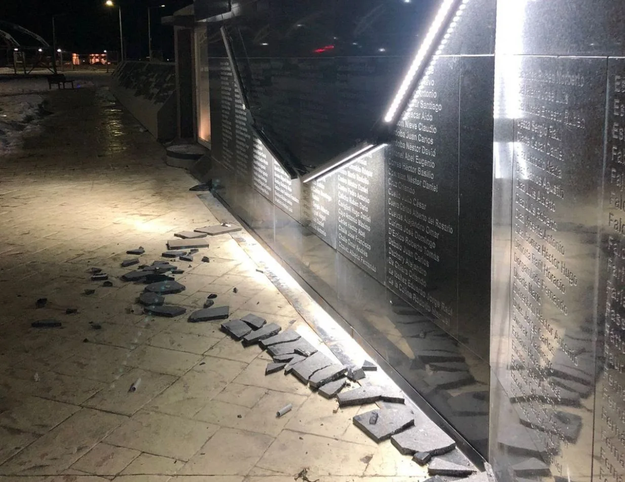 Repudio por la vandalización del Monumento a los Héroes de Malvinas