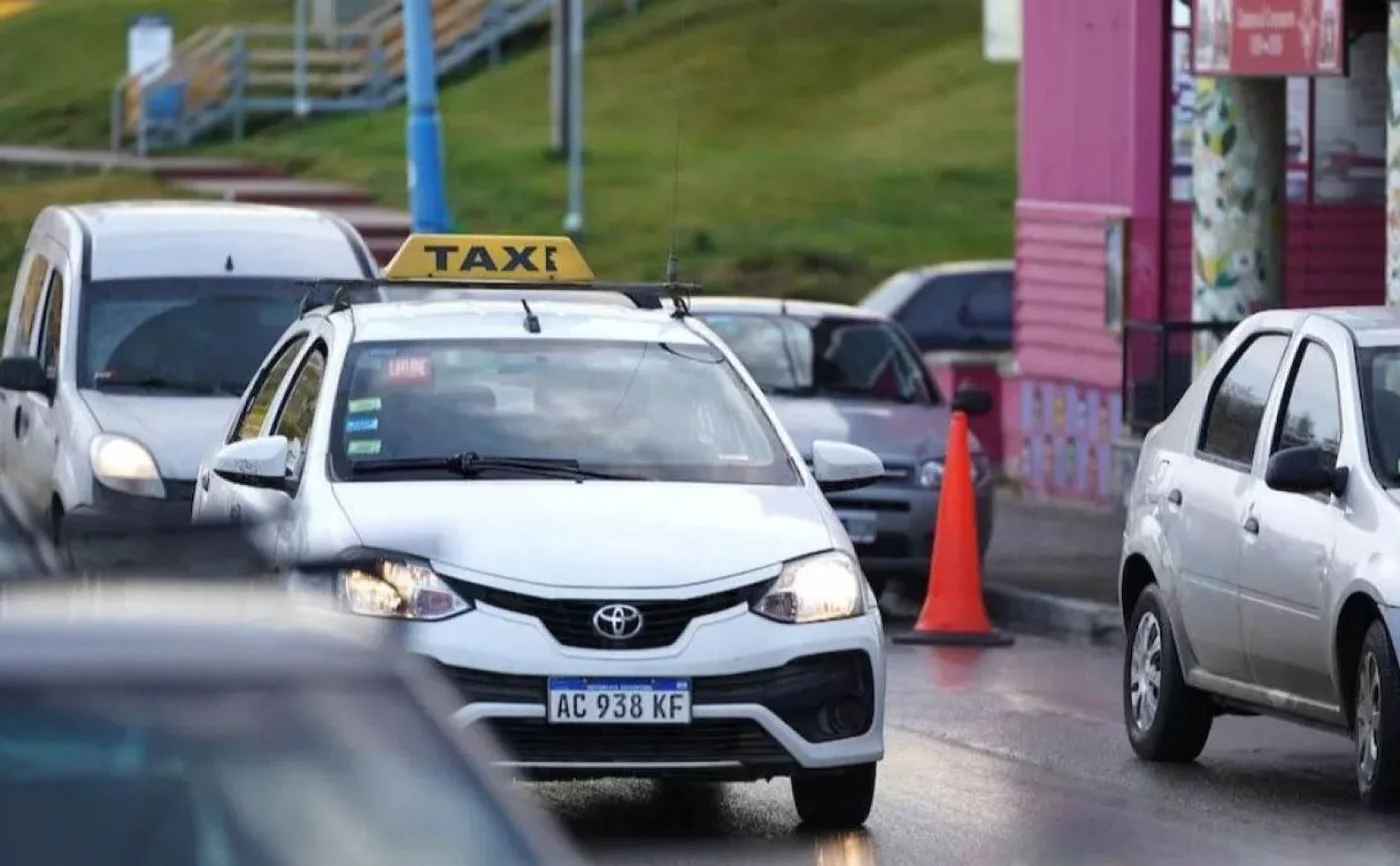 Taxistas cazadores de Uber, fueron cazados