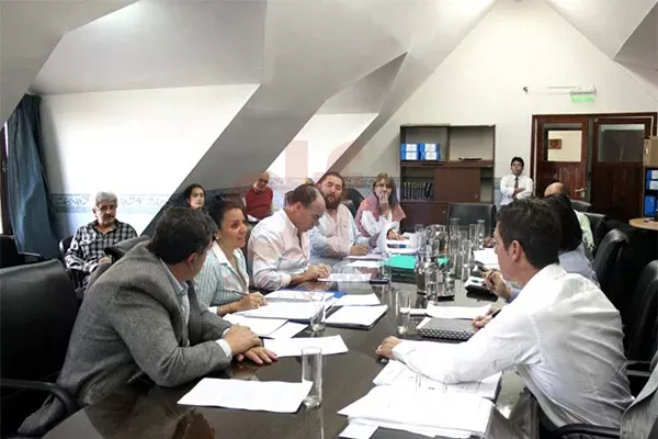 Los legisladores, al momento de recepcionar el proyecto de Gobierno.