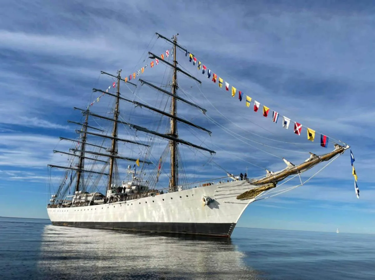 La fragata Libertad, rumbo a Ushuaia