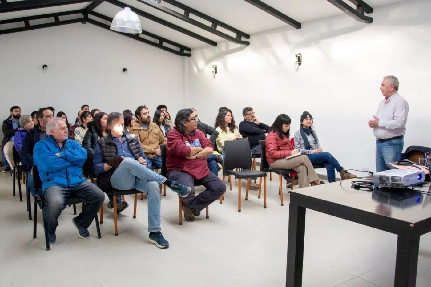 Presentaron a Arquitectos e Ingenieros los procedimientos de planos de obras sanitarias