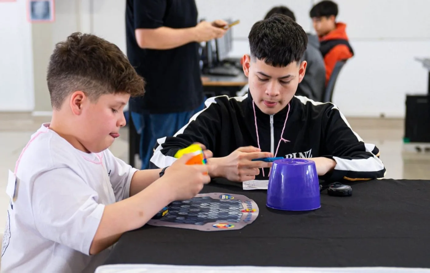 El Polo Creativo Sur de la ciudad de Ushuaia fue sede de "TDF al Cubo", el primer Torneo de Cubing más austral del mundo.