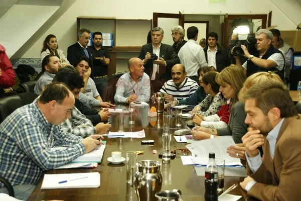 El arco político fueguino, a punto de iniciar la reunión.