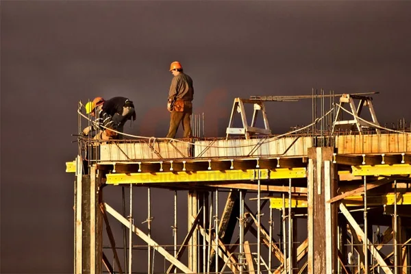 El subsidio alcanzará a 300 obreros de la construcción en toda la provincia.