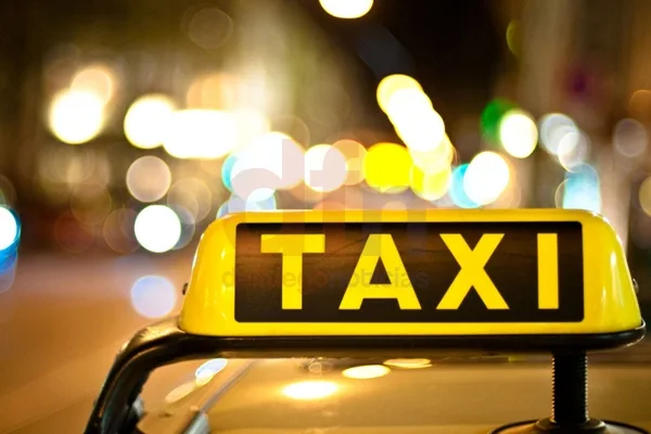 El aumento de tarifa de taxis superaría el 30 por ciento.