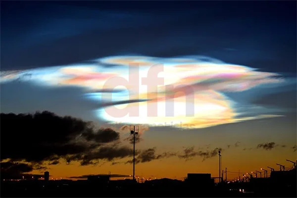 La nube iridiscente generó la atención de toda la ciudad. (Foto gentileza: Emanuel Fernández)