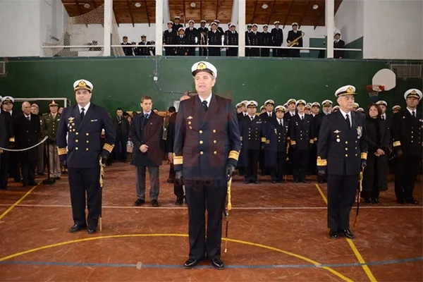 En el macto se puso en funciones al nuevo jefe del Area Naval Austral.