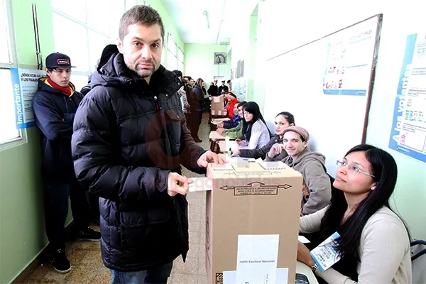 Federico Sciurano votó en la Escuela 1 de la capital provincial.