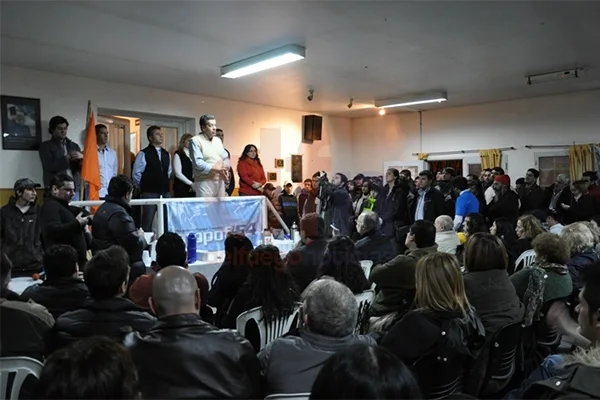 Jorge Garramuño habló a la militancia en el local partidario de Ushuaia.