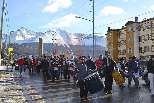 Los docentes se movilizaron hacia la sede judicial capitalina.